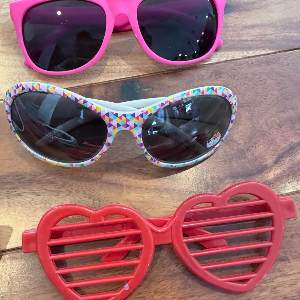 Lot of 9 girl sunglasses